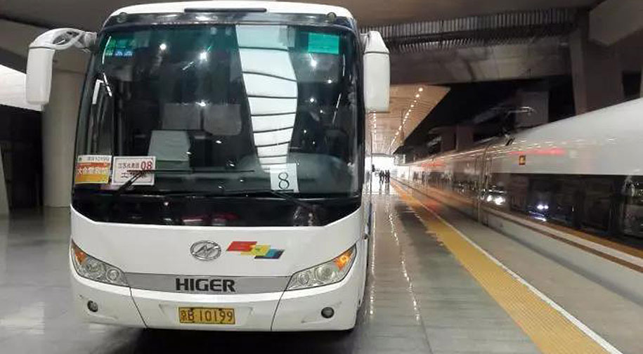 海格KLQ6898Q服务2019全国两会