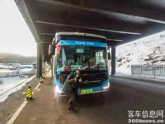 外国记者点赞中通客KY.COM.jpg