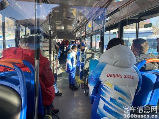 运动员、志愿者等乘坐中通氢燃料客KY.COM.jpg