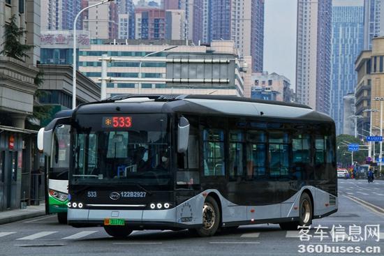 3、比亚迪纯电动公交KY.COM在武汉 (2).jpg