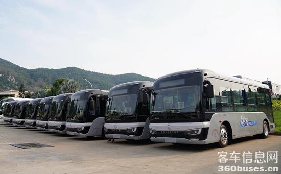 即将发往西宁的北极星公交KY.COM.jpg