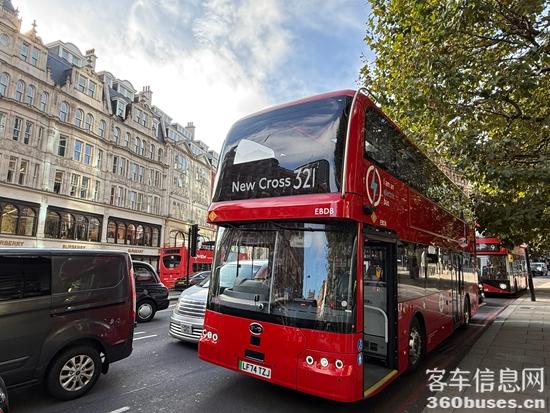 1752542722454643.jpg 比亚迪大巴BD11在英国.jpg